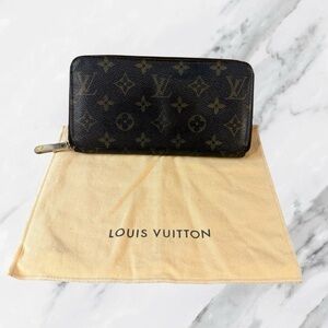 Louis Vuitton Authentic Full Monogram Leather Zippy Wallet with Dustbag
